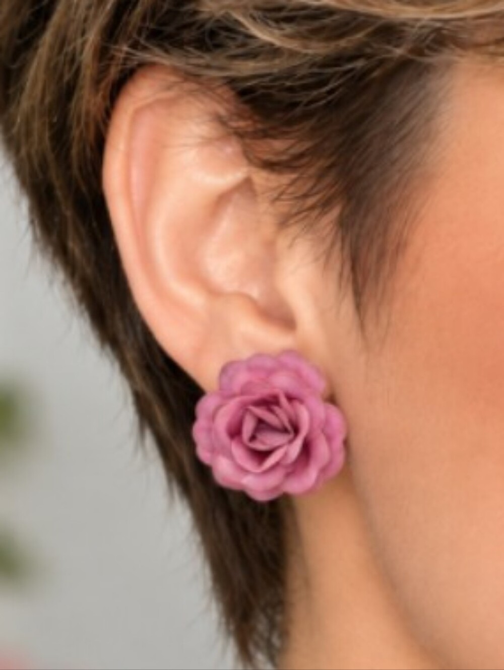 Vintage Rose Clip on Earrings Light Weight Plastic Screw Back Earrings Japan